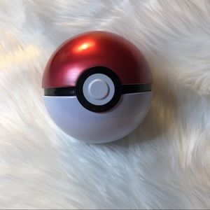 Pokémon Classic Metal Pokeball Container